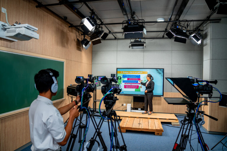 ការផលិតខ្លឹមសារអប់រំ