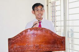 លោក សួស ភក្តី
