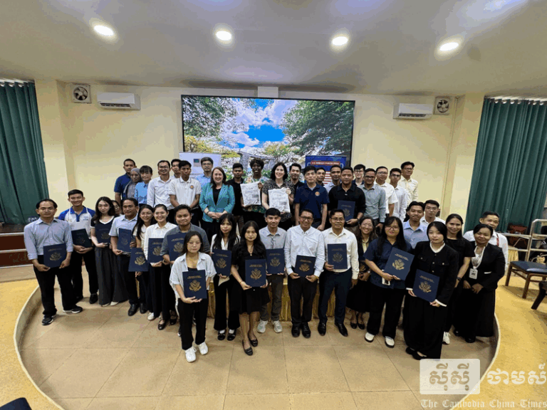 ស្ថានទូតអាម៉េរិកនៅកម្ពុជា ផ្តល...